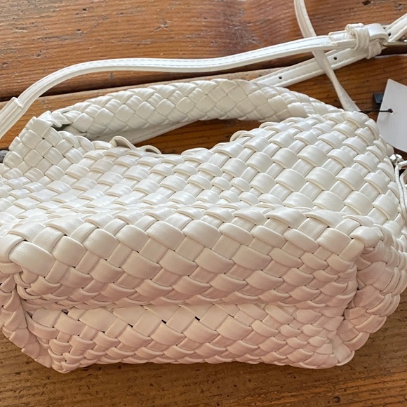 Handbags - Elegant White Woven Women's Bag